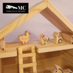 Granja con Granero/Establo con 12 Figuras de Animales en Madera