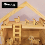 Granja con Granero/Establo con 12 Figuras de Animales en Madera