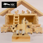 Granja con Granero/Establo con 12 Figuras de Animales en Madera