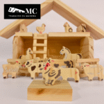 Granja con Granero/Establo con 12 Figuras de Animales en Madera