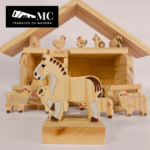 Granja con Granero/Establo con 12 Figuras de Animales en Madera