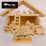 Granja con Granero/Establo con 12 Figuras de Animales en Madera