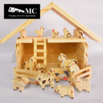 Granja con Granero/Establo con 12 Figuras de Animales en Madera